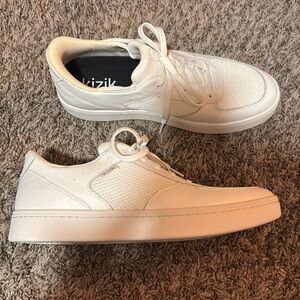 BRAND NEW! Kizik sneakers